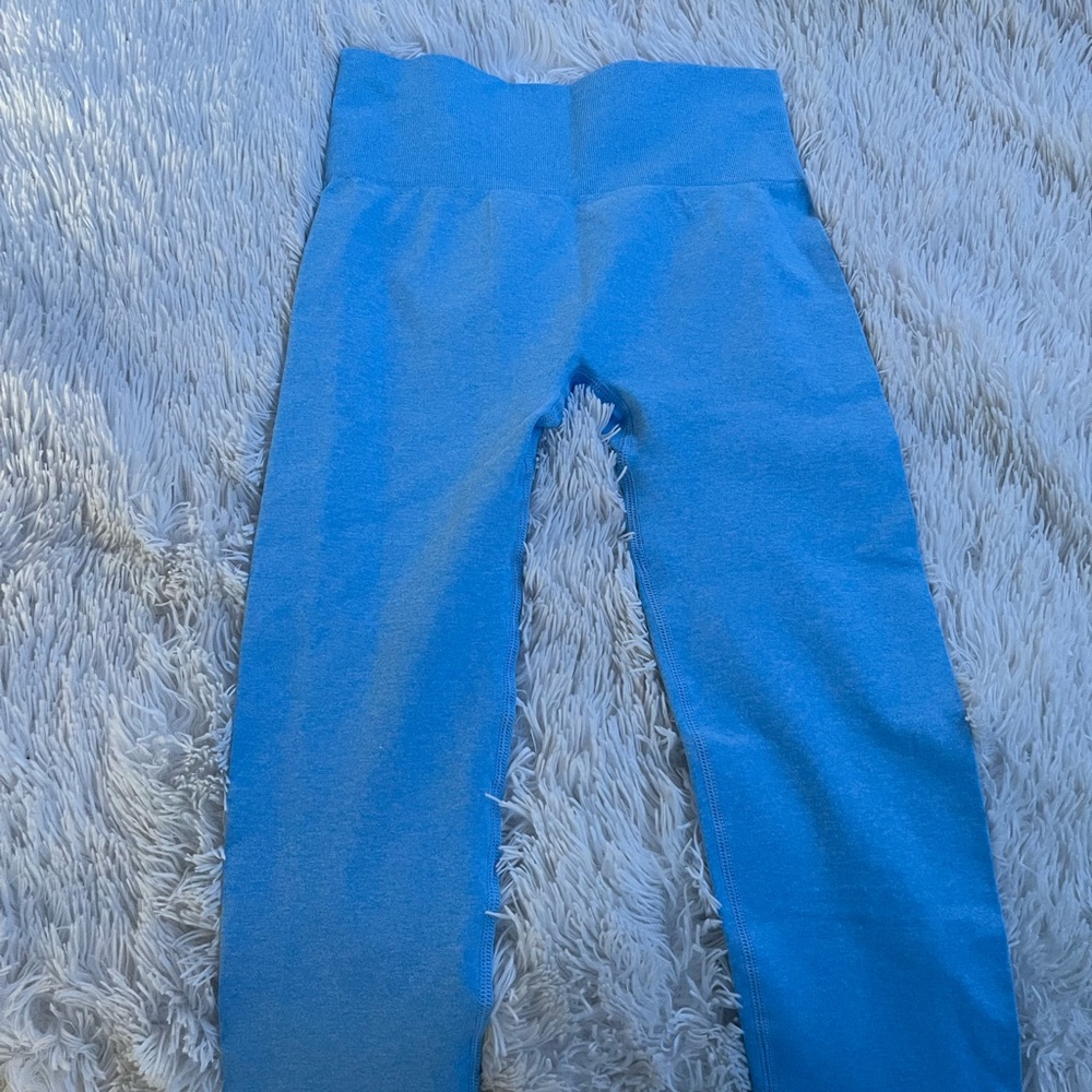 Light blue leggings !